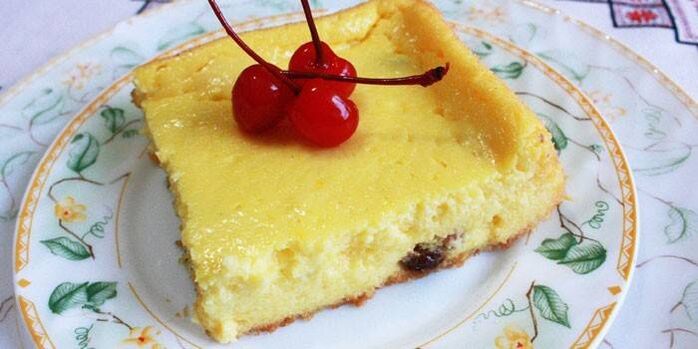 Casserole de fromage cottage pour le petit-déjeuner ou le goûter dans le menu nutrition saine pendant un mois