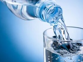 Si vous souffrez de goutte, vous devez augmenter la quantité d’eau potable. 